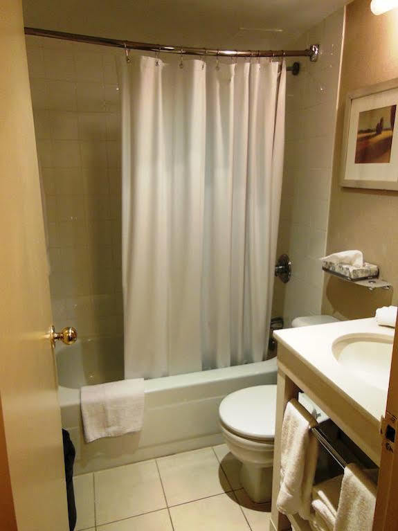 Hotel Four Points By Sheraton Montreal Centre-Ville 3*