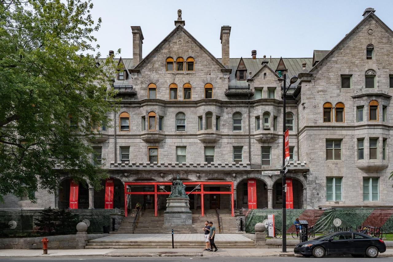 Aparthotel Sonder — White Crest Showers Montreal