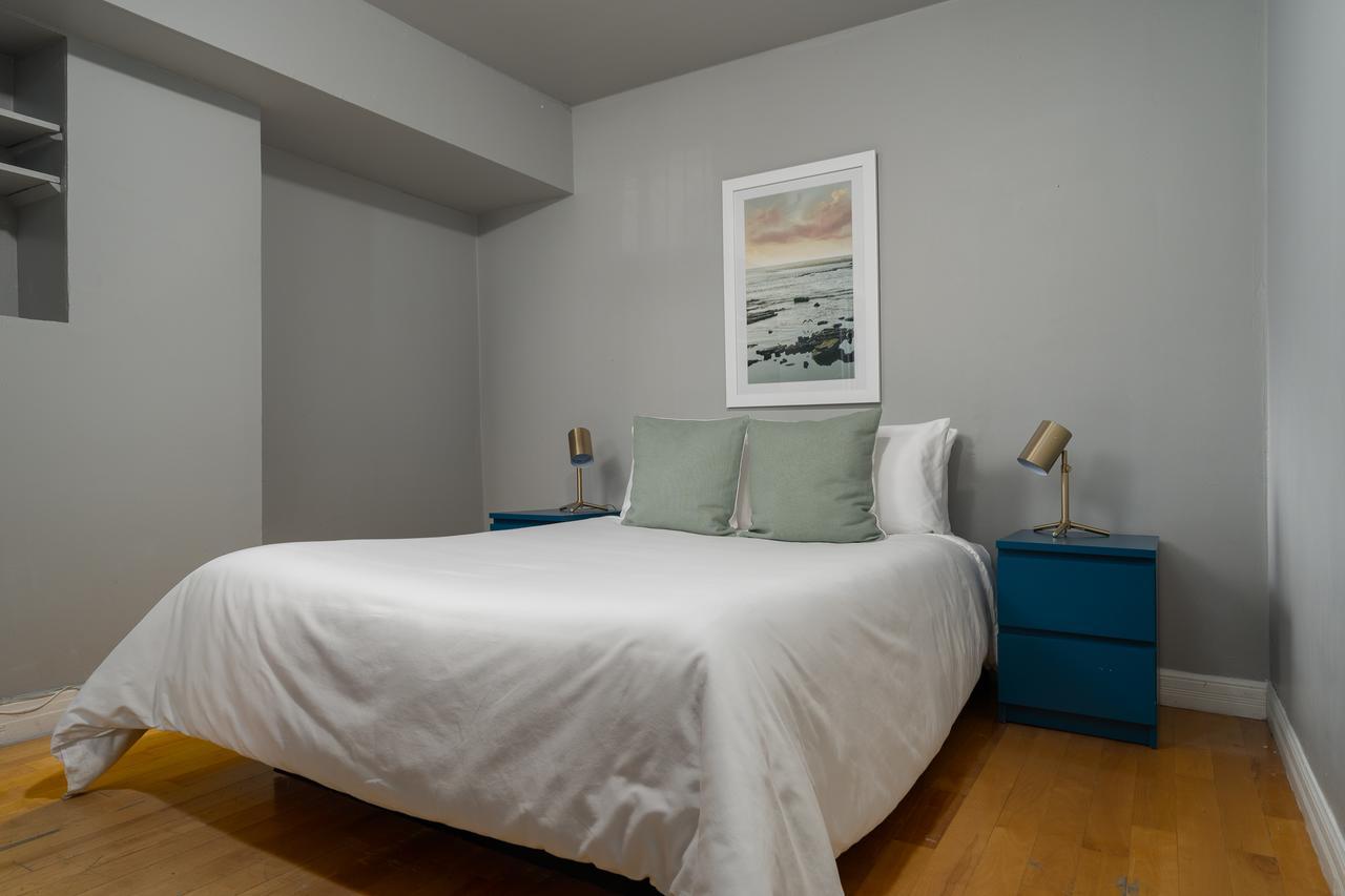 Aparthotel Sonder — White Crest Showers Montreal