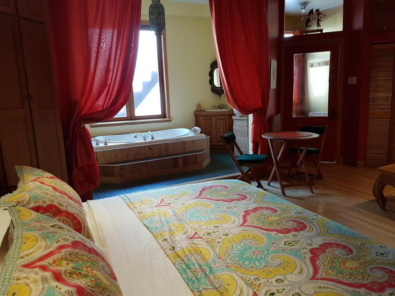 Gite Shezelles Bed & Breakfast Montreal