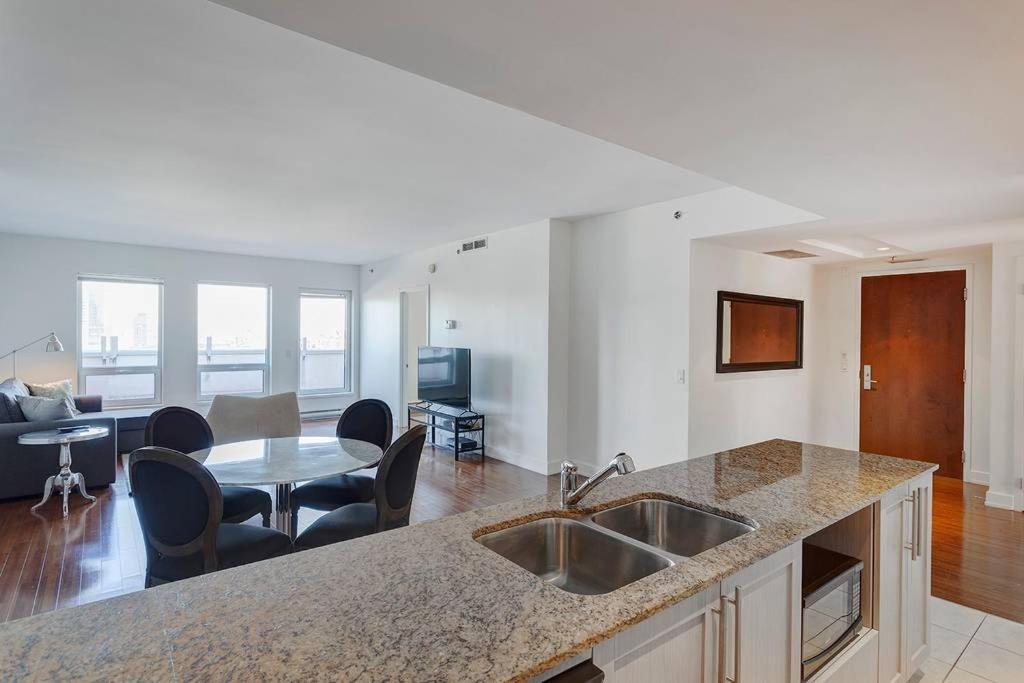 Palais-des-congres Furnished Apartment Montreal