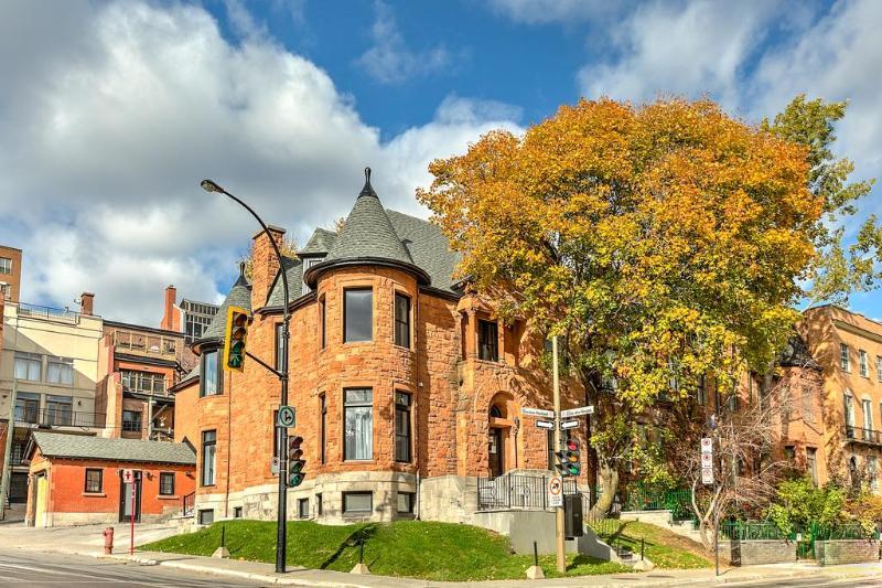 1595 Dr Peinfeld By Ellegancia Montreal