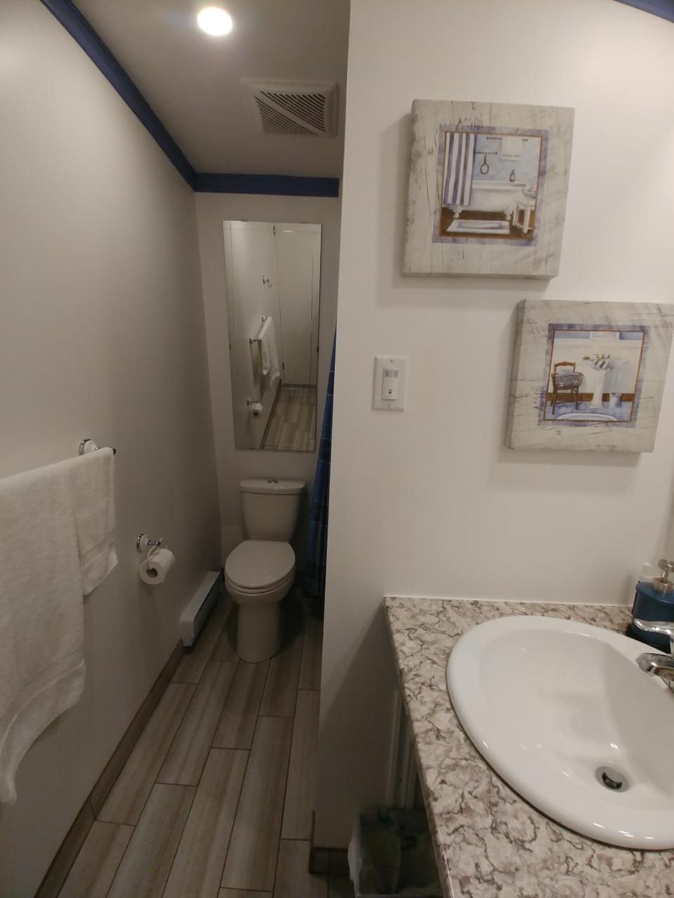 3 Bedrooms 3 Beds Near Metro -2 Parking Free *