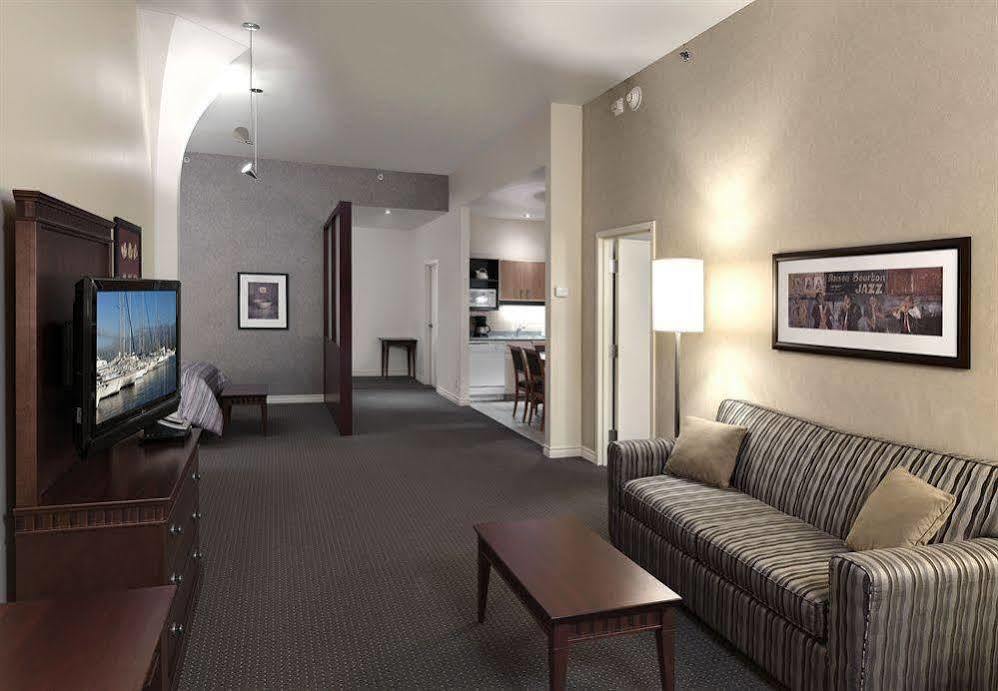 Le Square Phillips & 4* Montreal