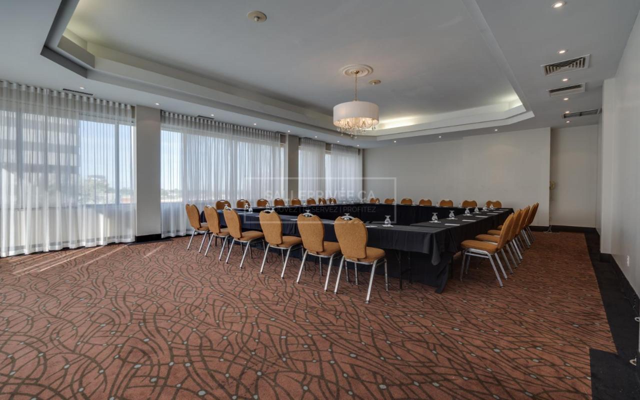 Universel Hotel 4*