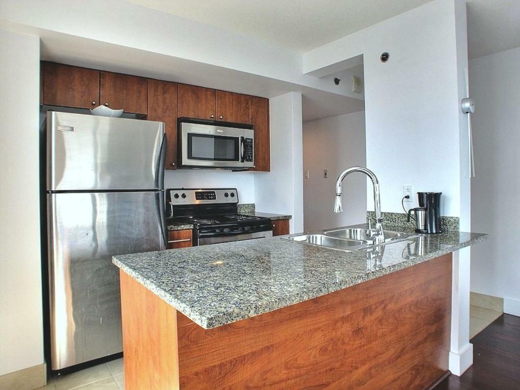 888 Rue Saint-francois-xavier 1502 Apartment *