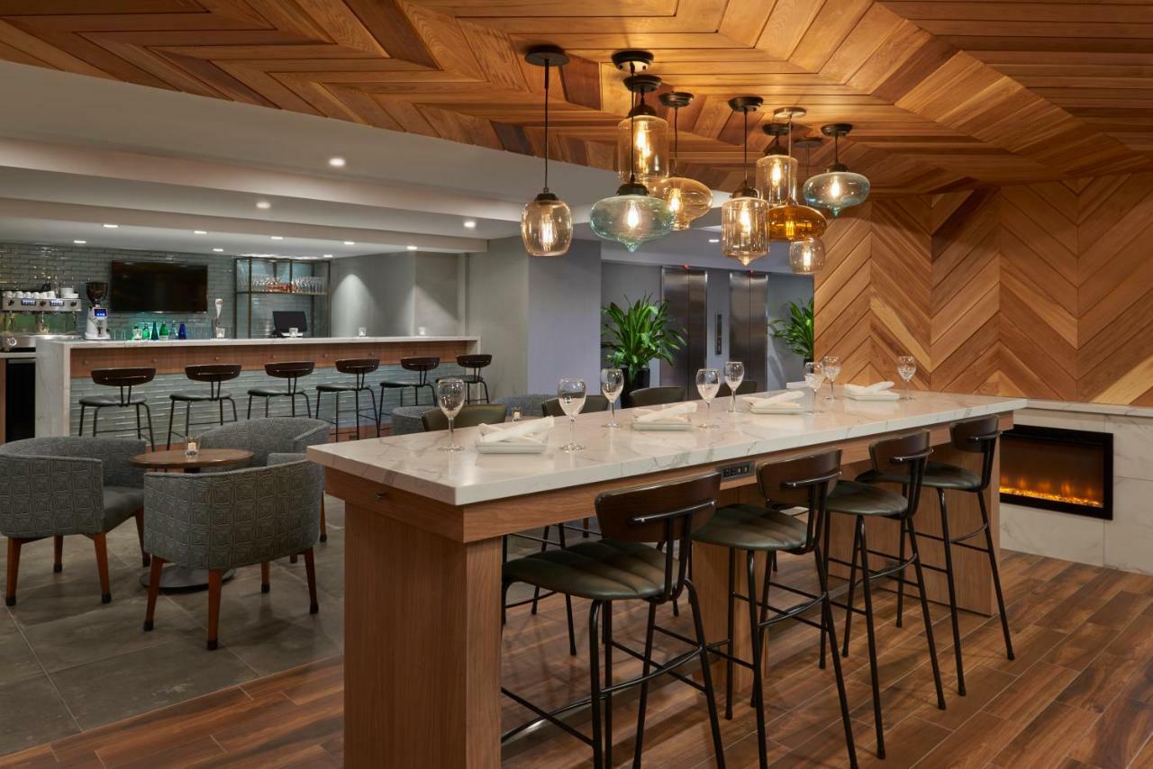 Hotel Fairfield By Marriott Downtown Montreal