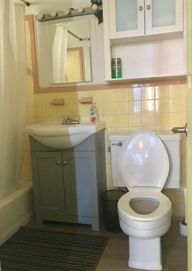 Square Saint Louis Studio With Balcony Apartment Montreal