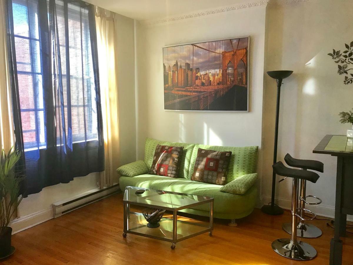 Square Saint Louis Studio With Balcony * Montreal