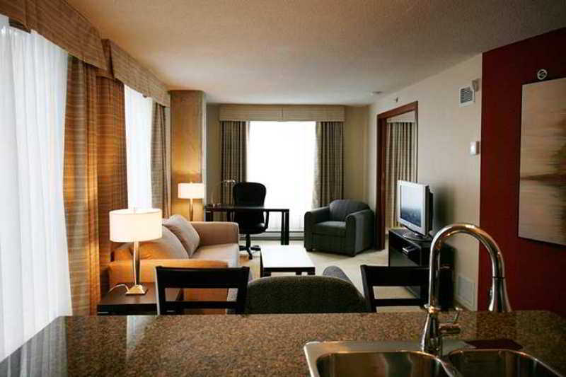 Hotel Embassy By Hilton - Montreal