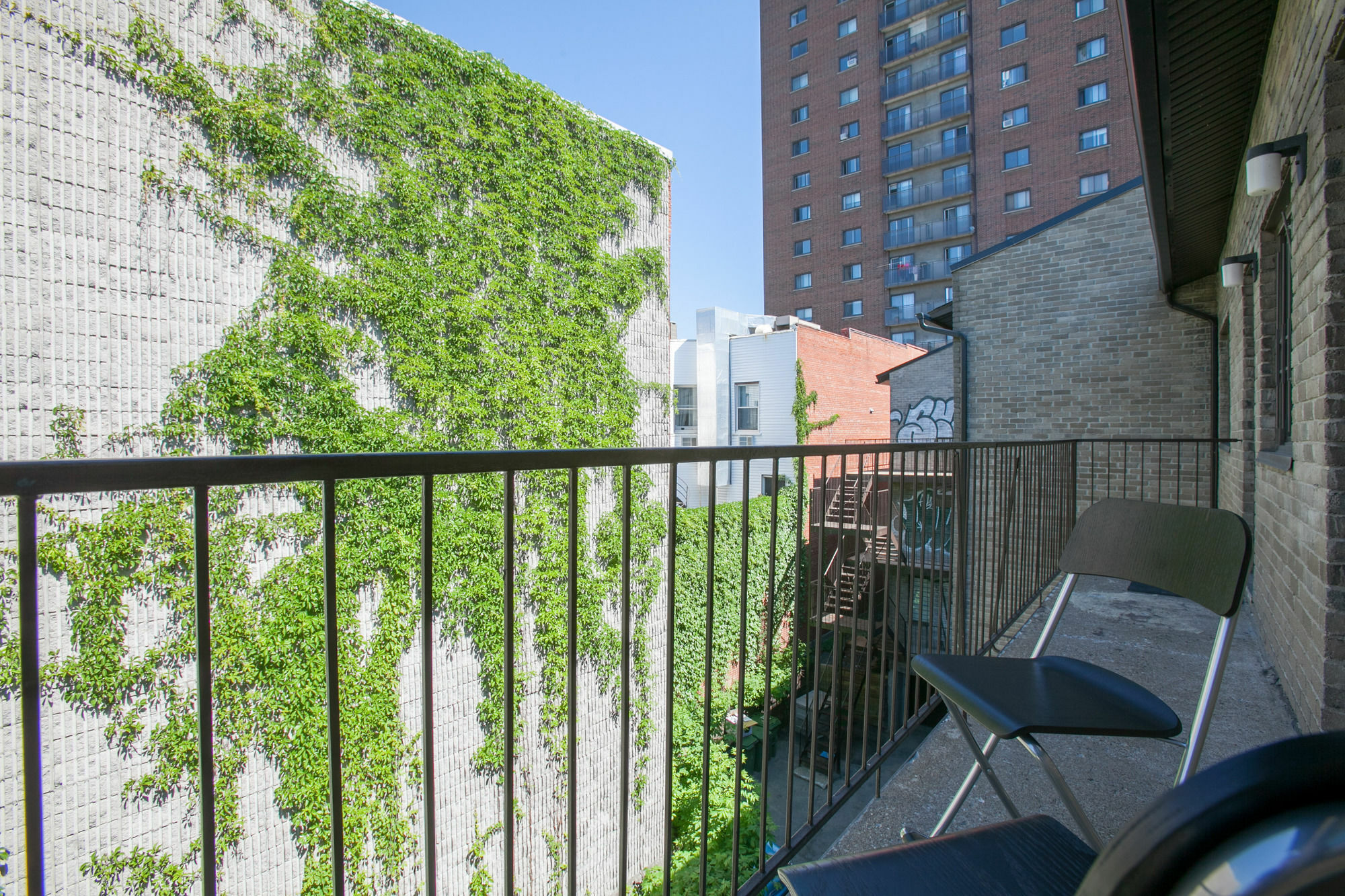 Lmvr - The Sherbrooke Apartment