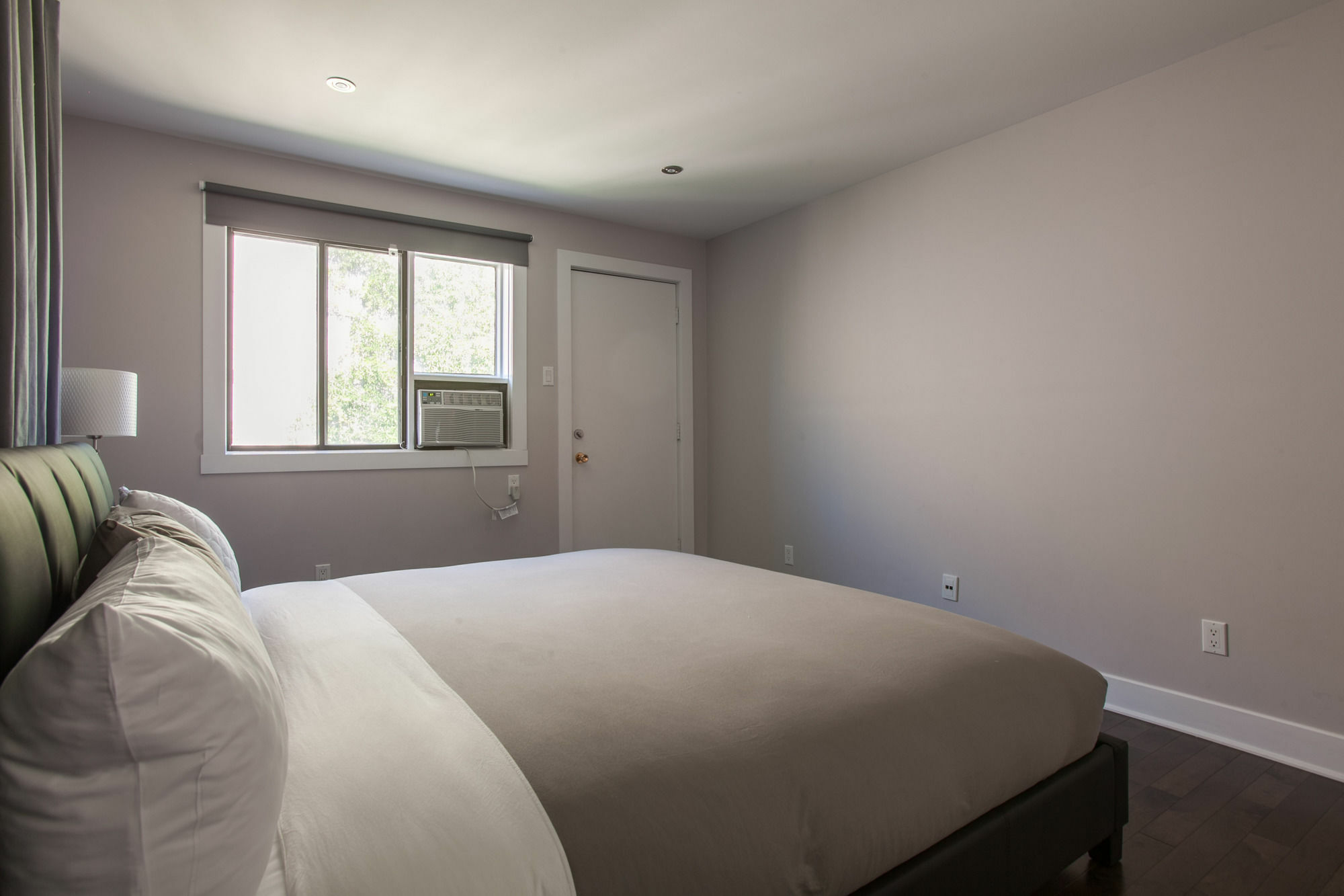 Lmvr - The Sherbrooke Apartment