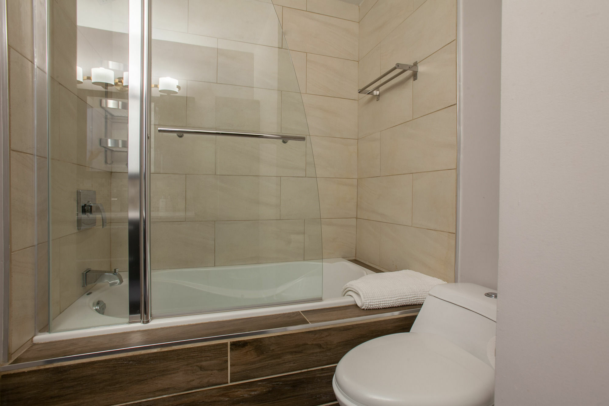 Lmvr - The Sherbrooke Apartment