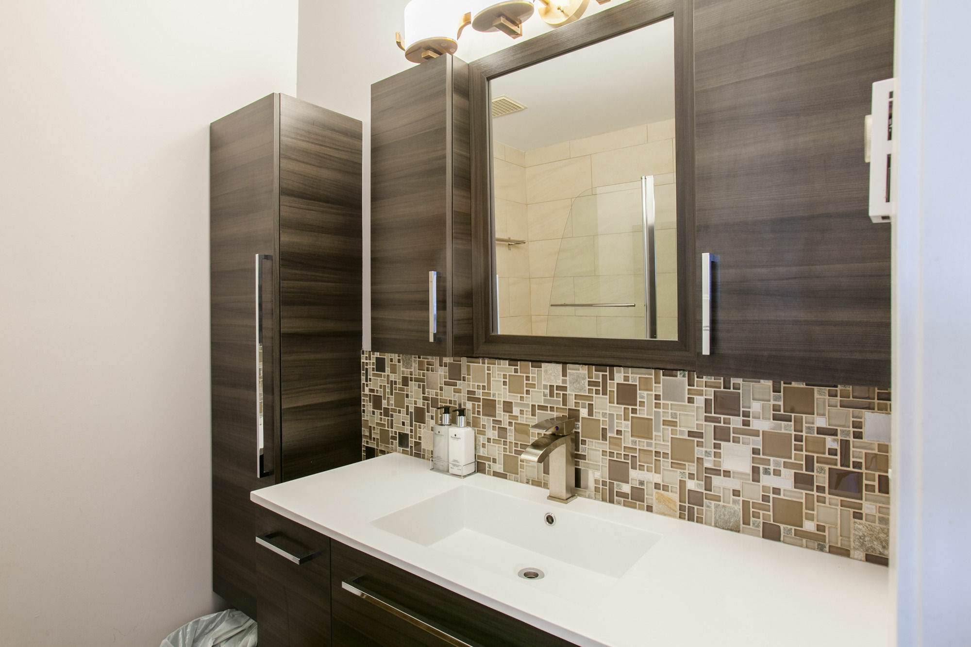 Lmvr - The Sherbrooke Apartment
