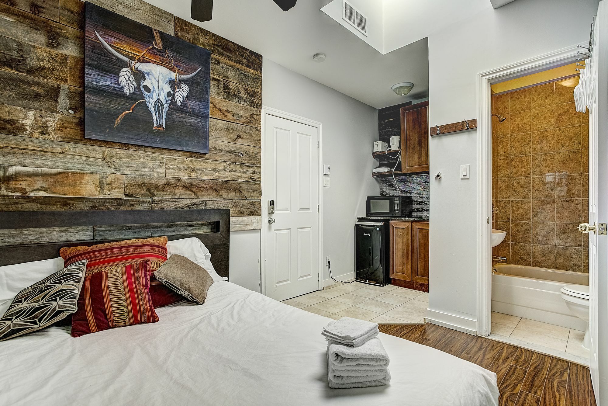 Destination Griffintown Hotel