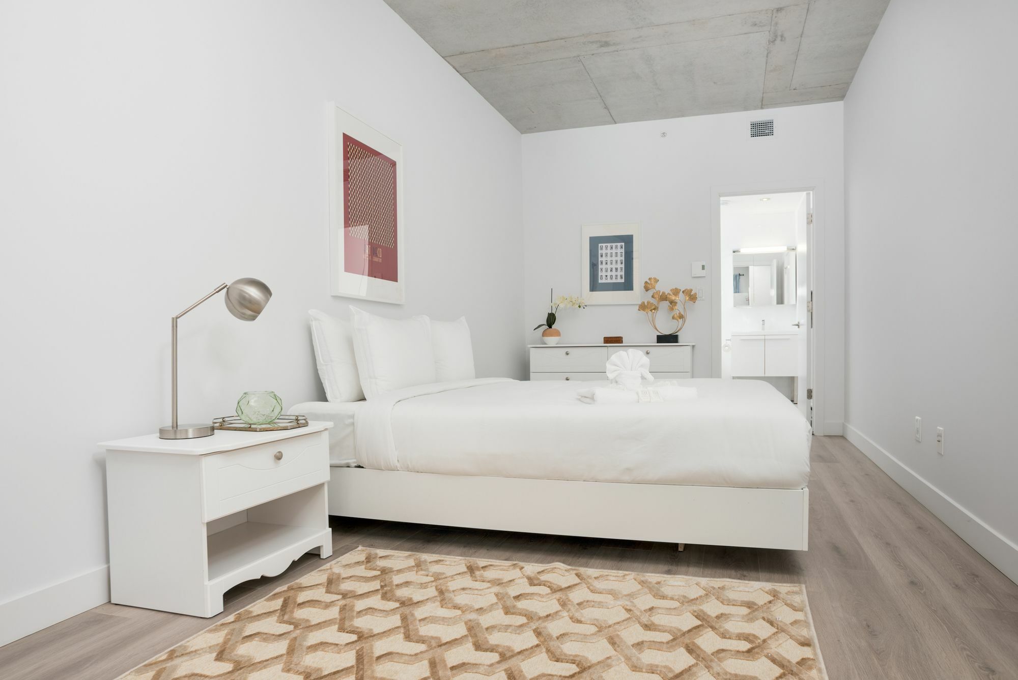 Apartment Sophisticated 1br In Old By Sonder Montreal