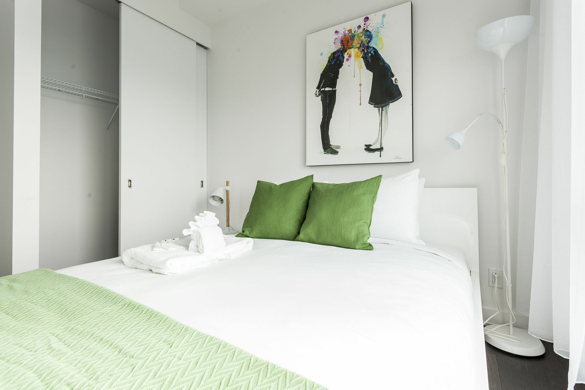 Sunny 2br In Downtown Mtl By Sonder *