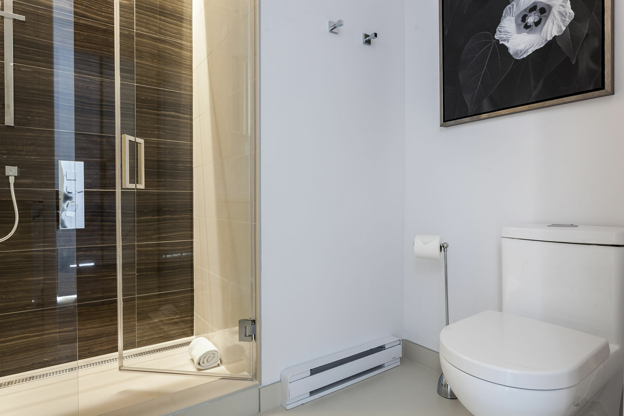 Sunny 2br In Downtown Mtl By Sonder *