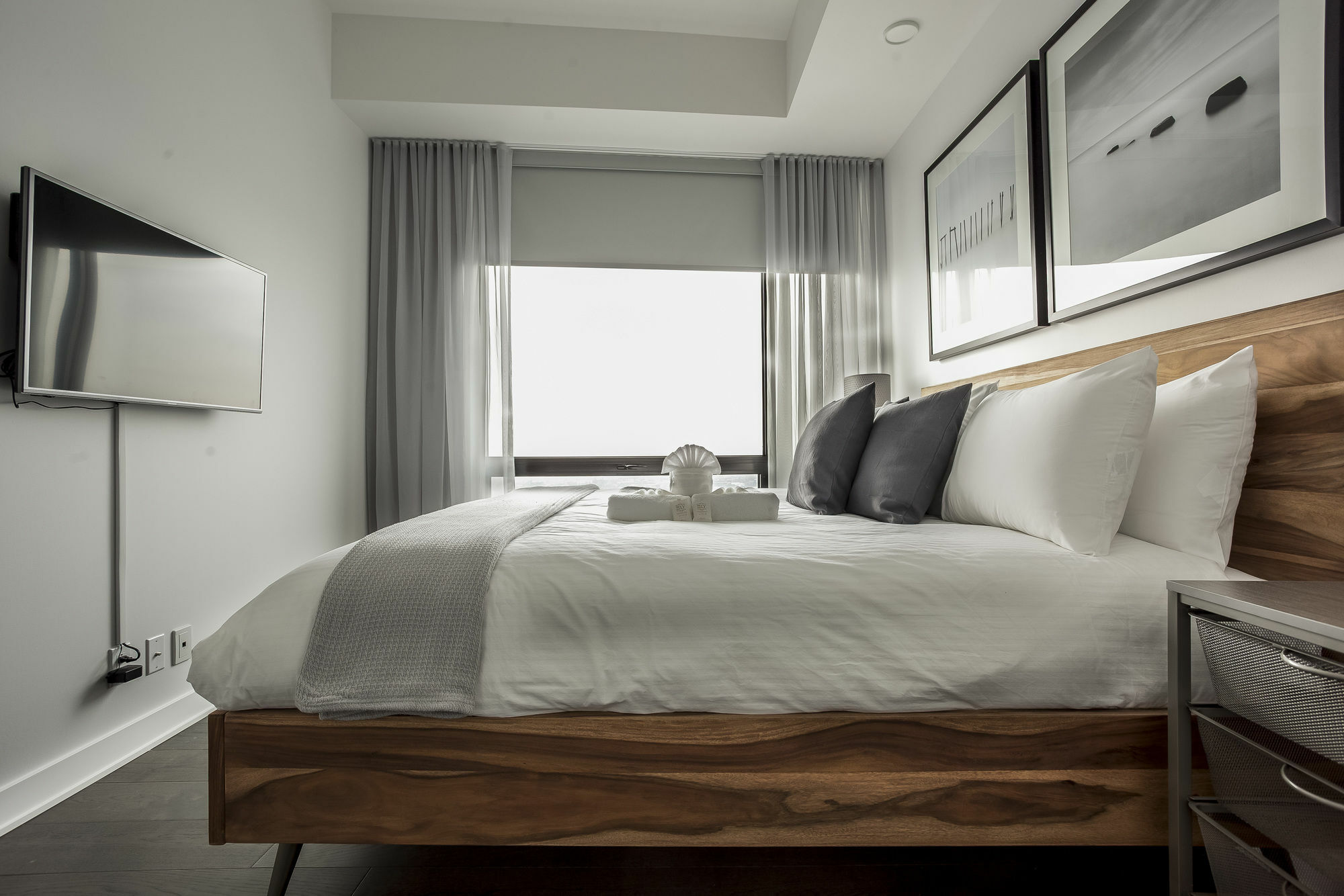 Sunny 2br In Downtown Mtl By Sonder