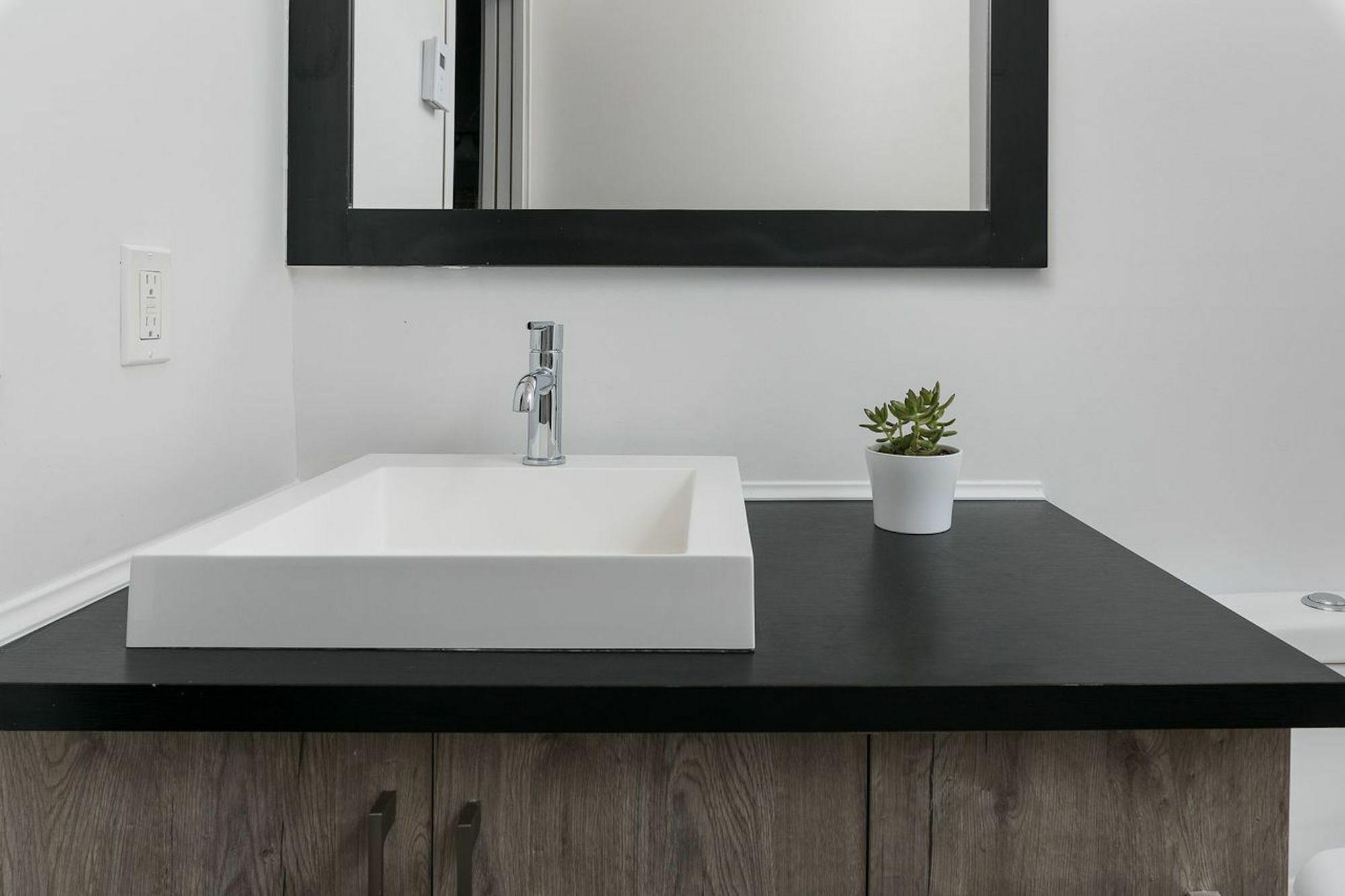 Sleek 2br In Plateau By Sonder * Montreal