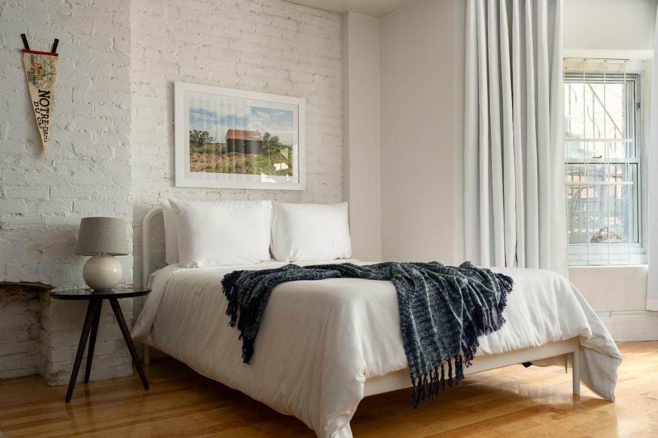 Aparthotel Sonder — White Crest Showers Montreal