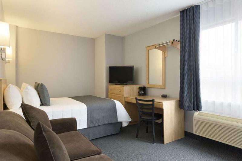 Travelodge By Wyndham Centre Hotel 3*