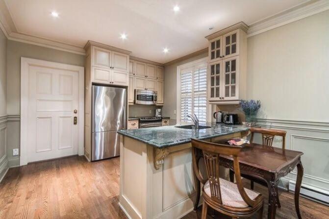 Apartment Super Beautiful Near Mcgill &concordia University In Downtown