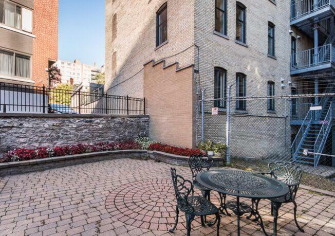 Super Beautiful Near Mcgill &concordia University In Downtown Montreal