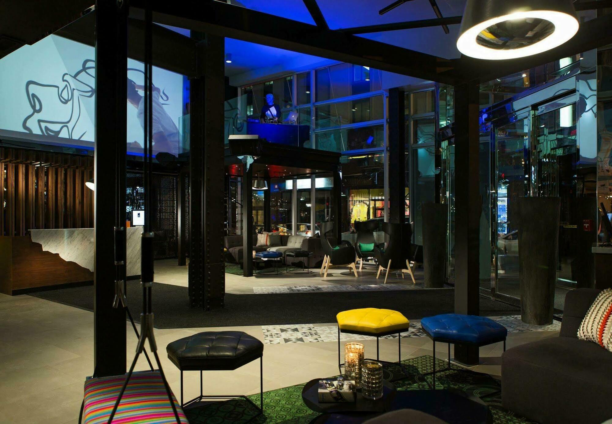 Hotel Renaissance Downtown 4*