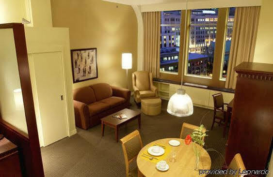 Le Square Phillips & 4*