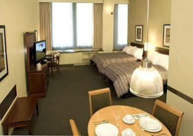 Le Square Phillips & 4*