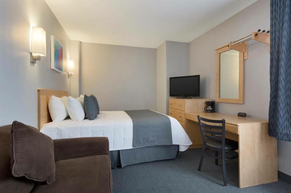 Travelodge By Wyndham Centre Montreal