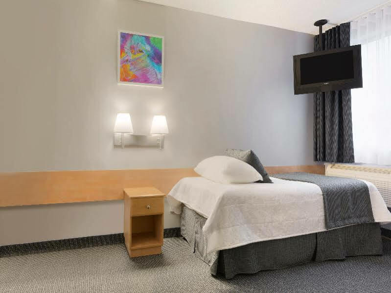 Travelodge By Wyndham Centre Hotel