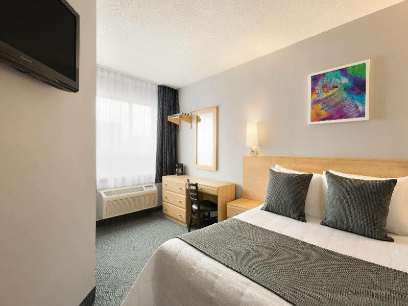 Travelodge By Wyndham Centre Hotel