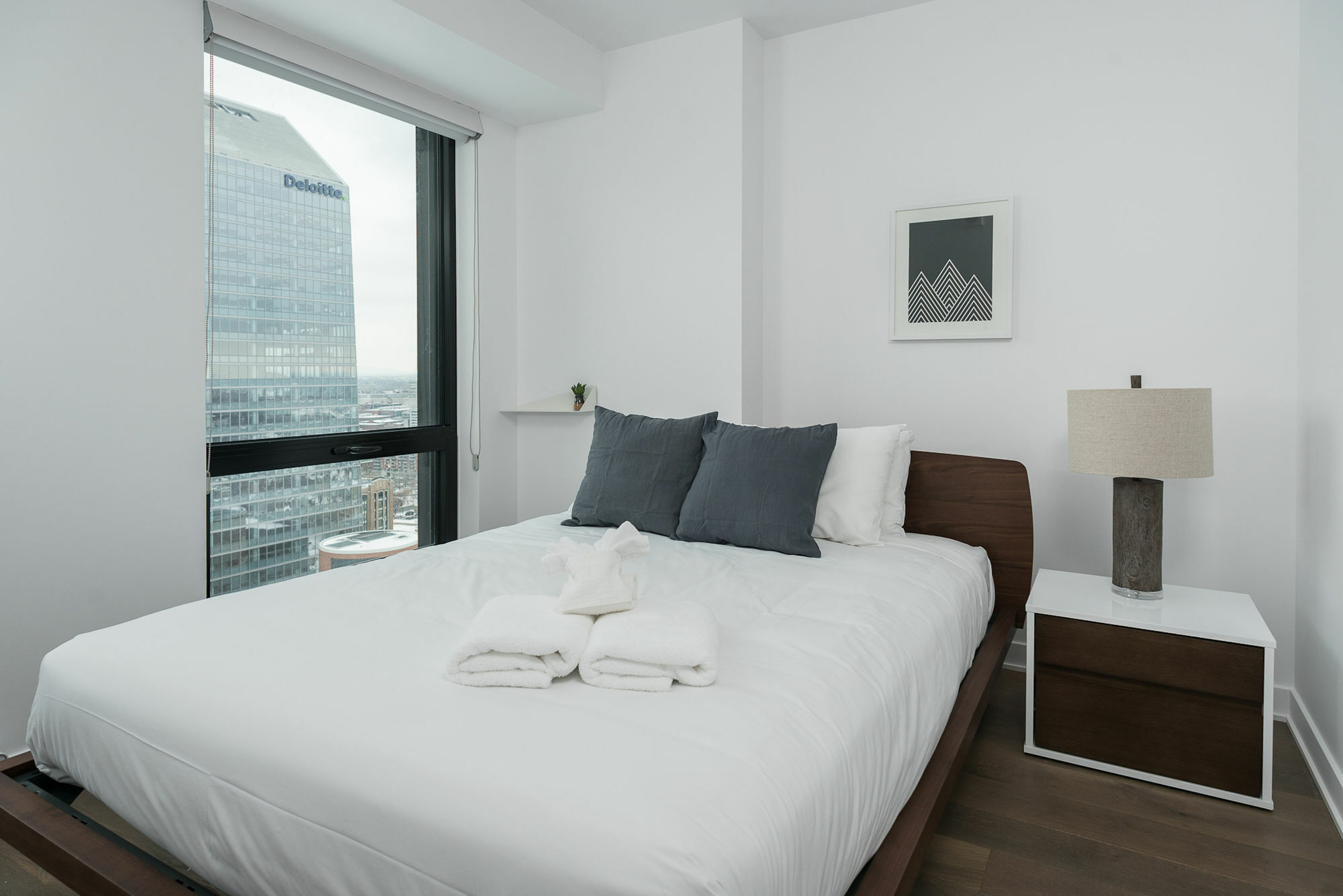 Apartment 1br In Downtown Mtl By Sonder Montreal