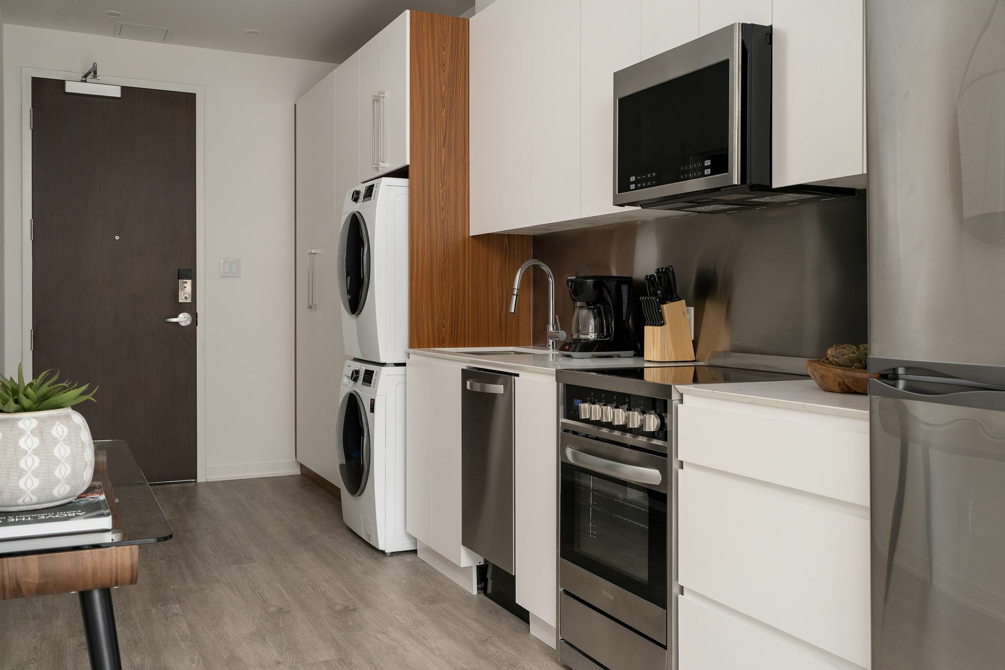Chic 1br In Quartier Des Spectacles By Sonder * Montreal