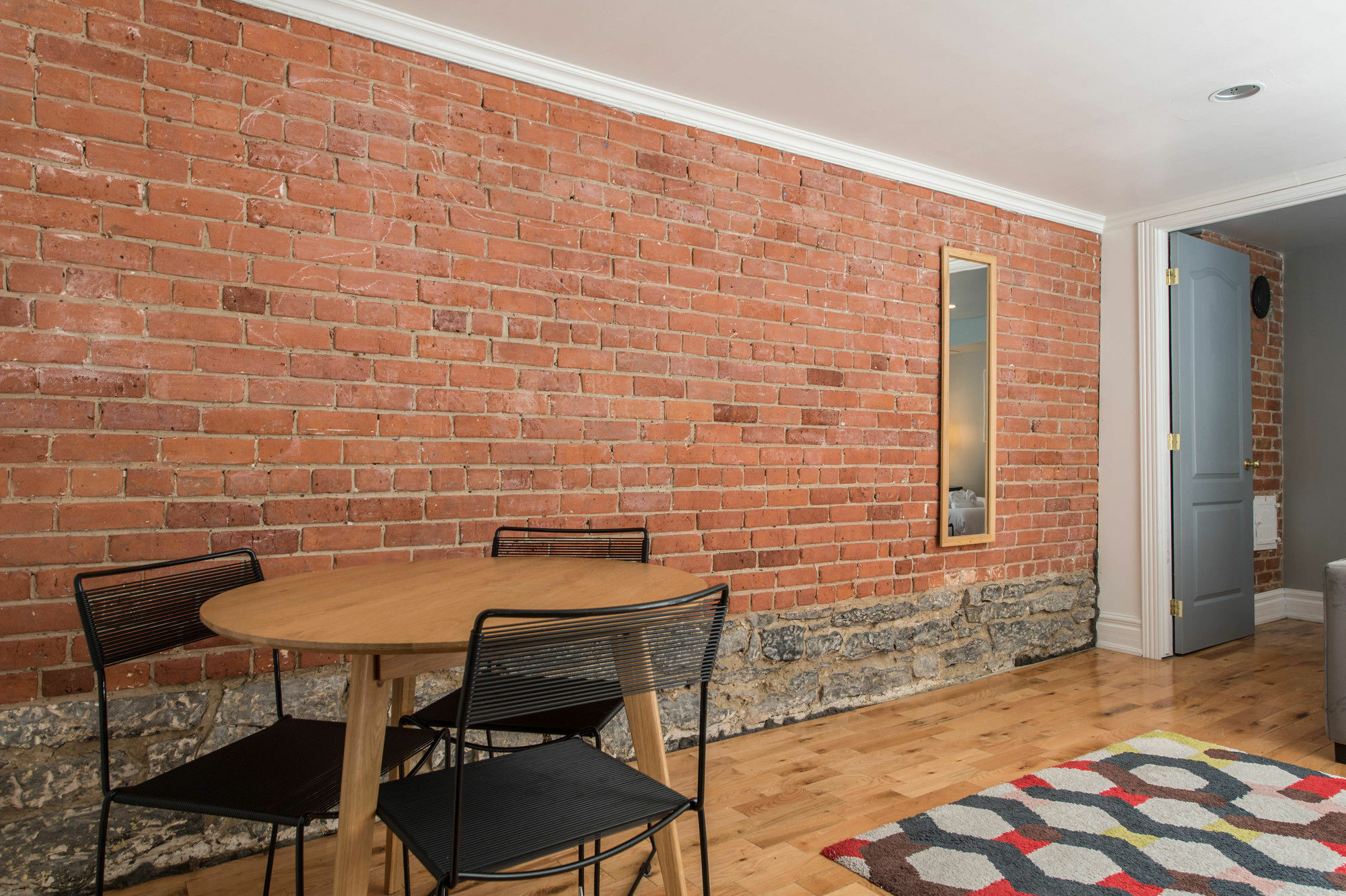 Classic 2br In Milton Park By Sonder *
