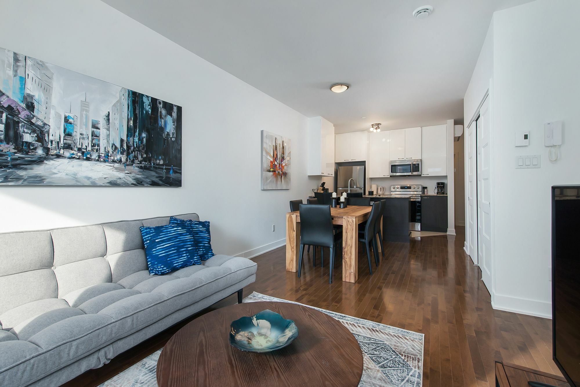 Apartment Sunny 2br On Plateau Mont-royal By Homefeel
