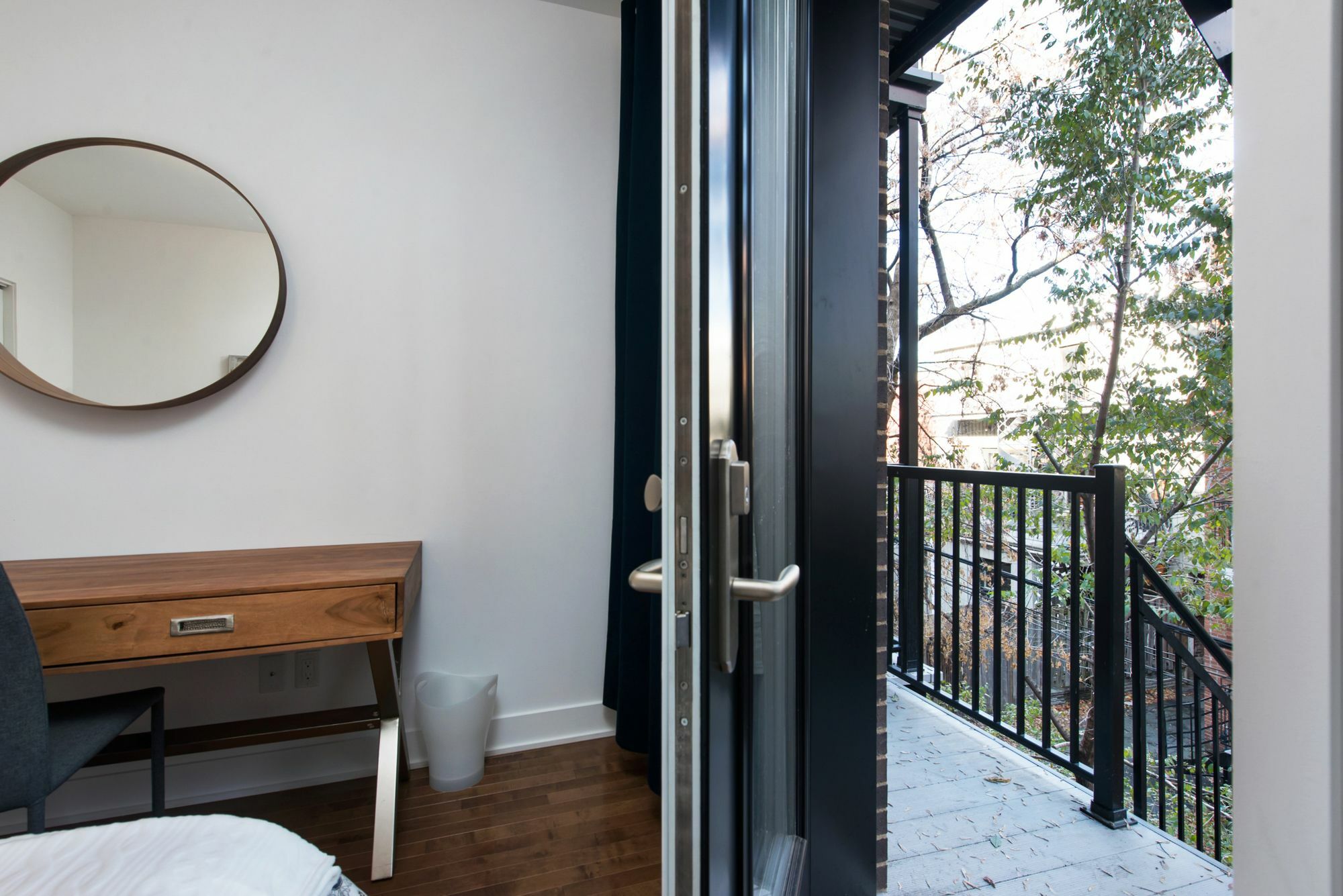 Sunny 2br On Plateau Mont-royal By Homefeel