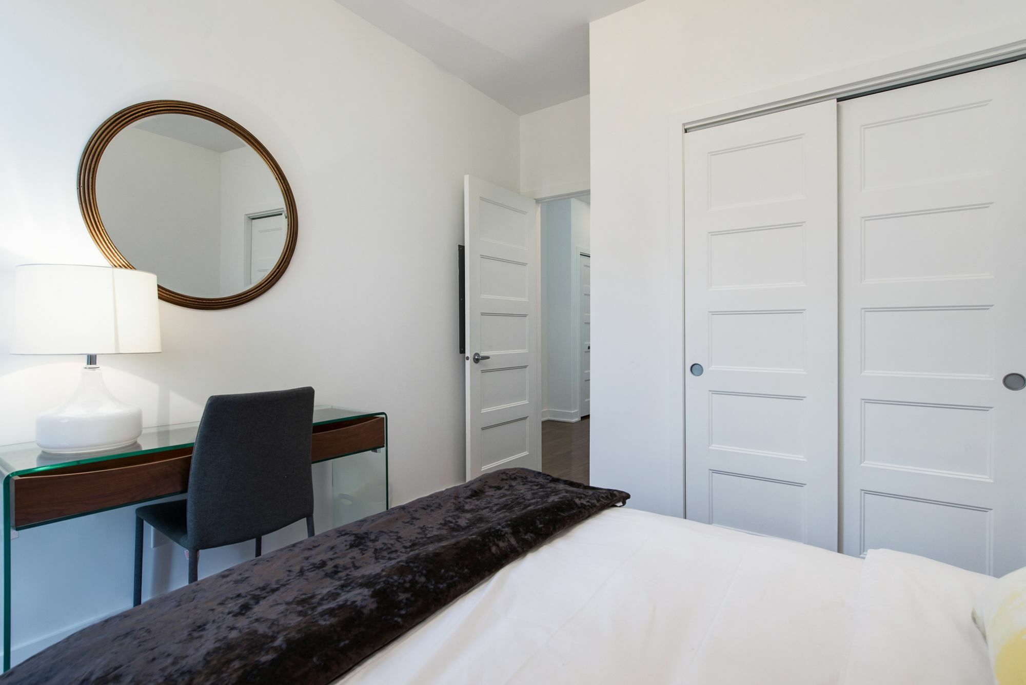 Apartment Sunny 2br On Plateau Mont-royal By Homefeel