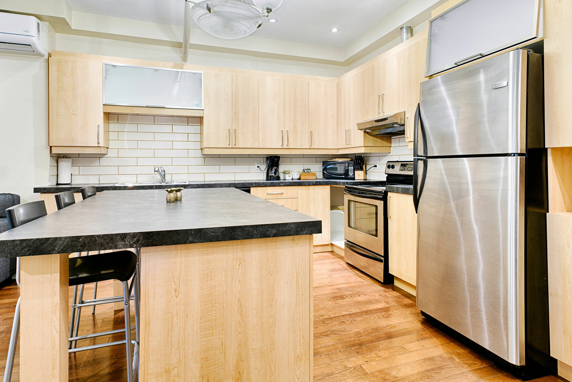 Apartment Colorful 4br In The Village By Sonder Montreal