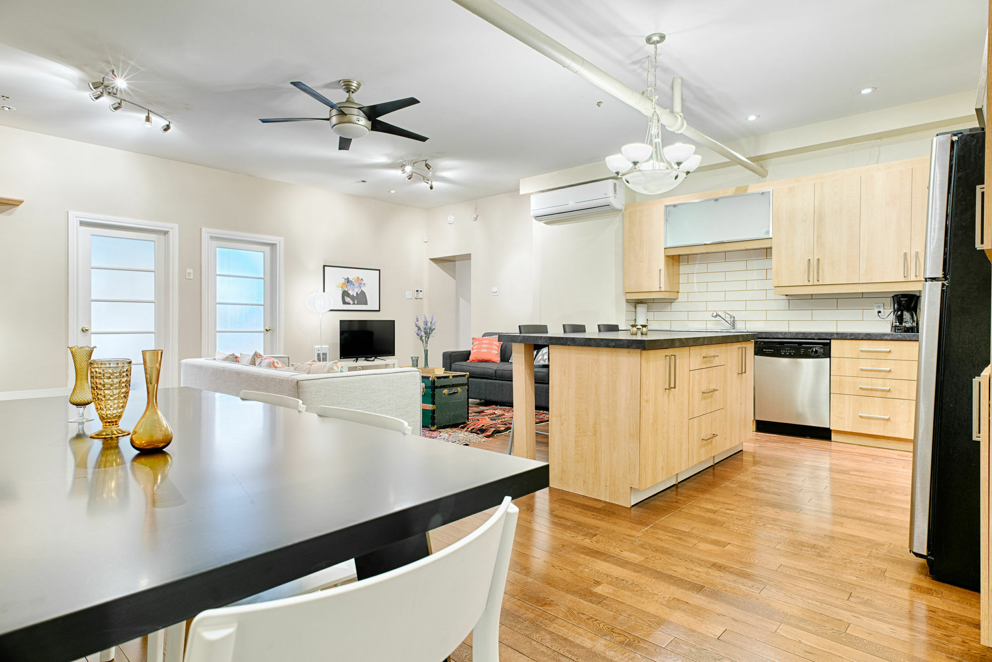 Apartment Colorful 4br In The Village By Sonder Montreal