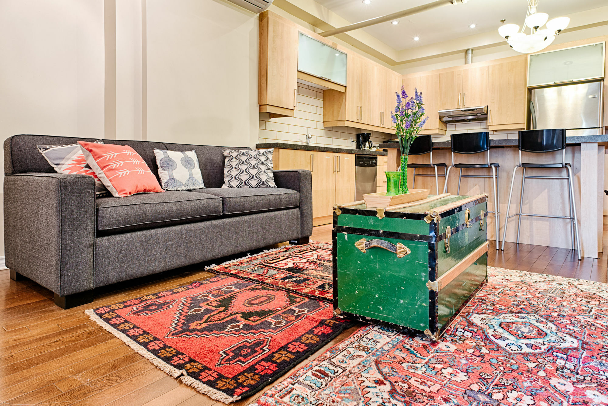 Colorful 4br In The Village By Sonder *