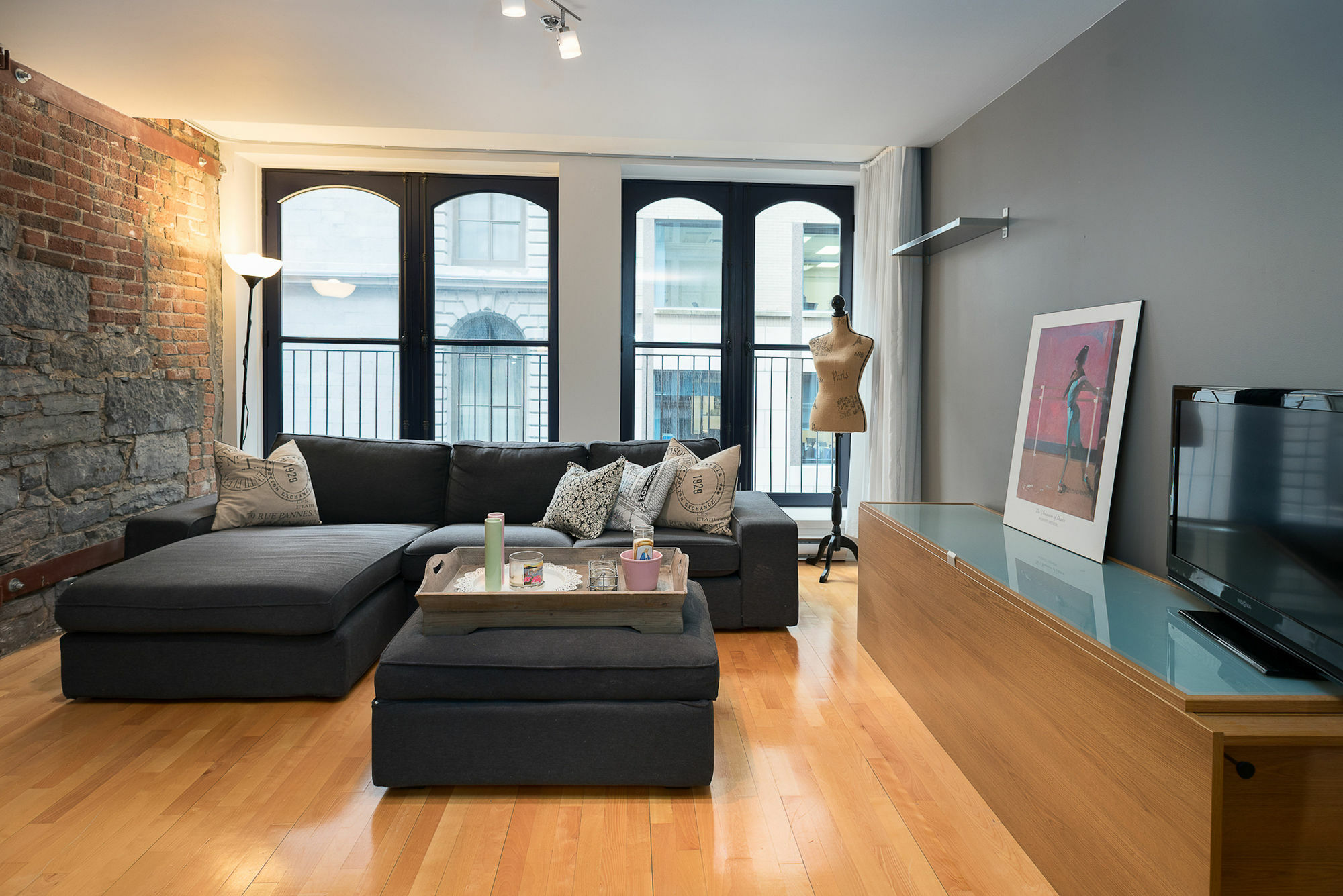 Apartment Grand 1br In Old By Sonder Montreal