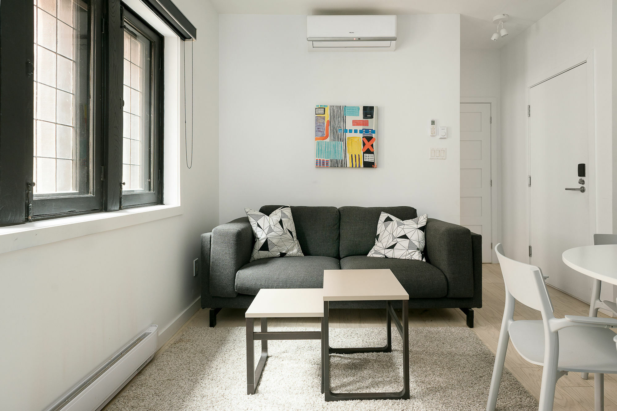 Colorful 2br In Downtown Mtl By Sonder