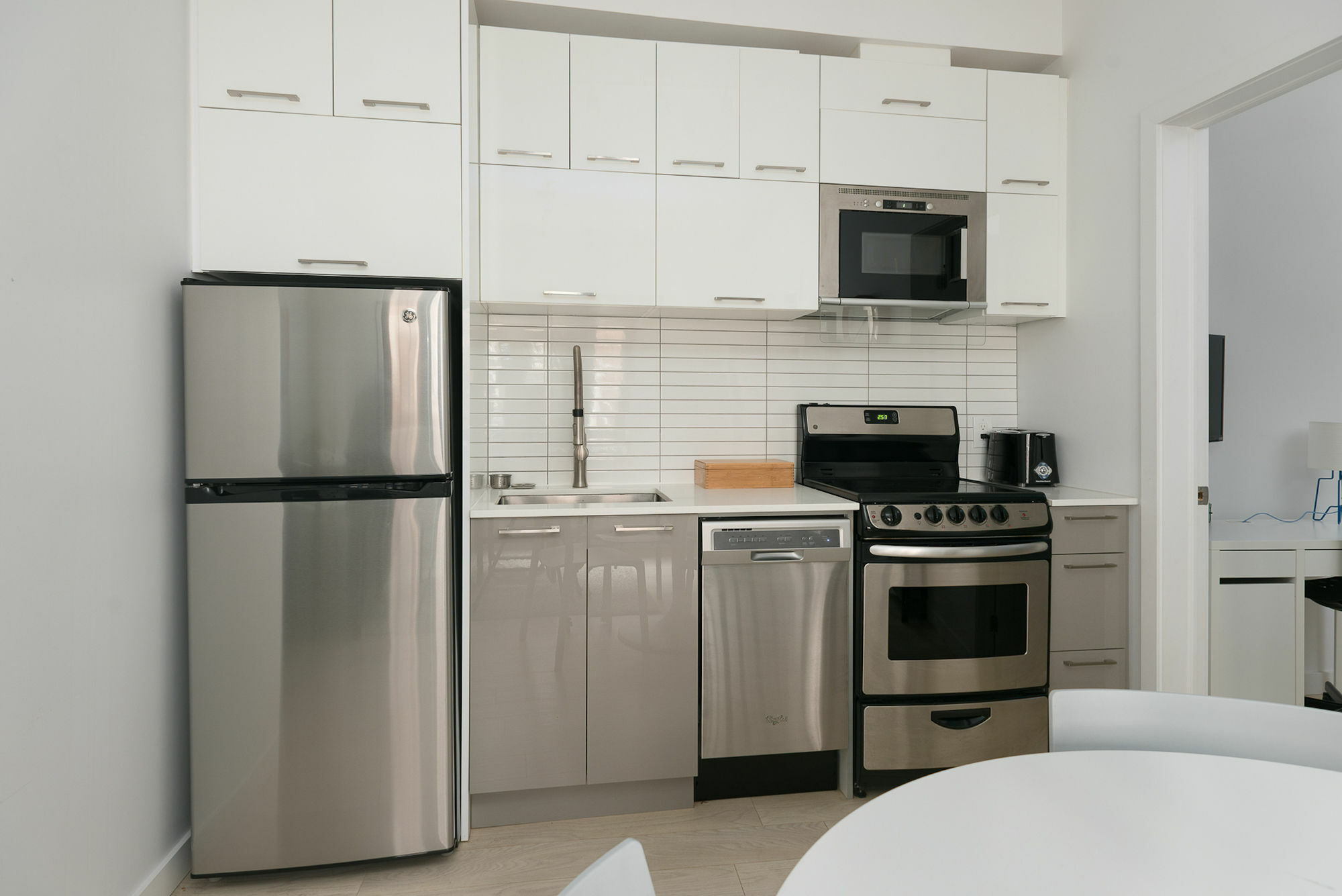 Colorful 2br In Downtown Mtl By Sonder