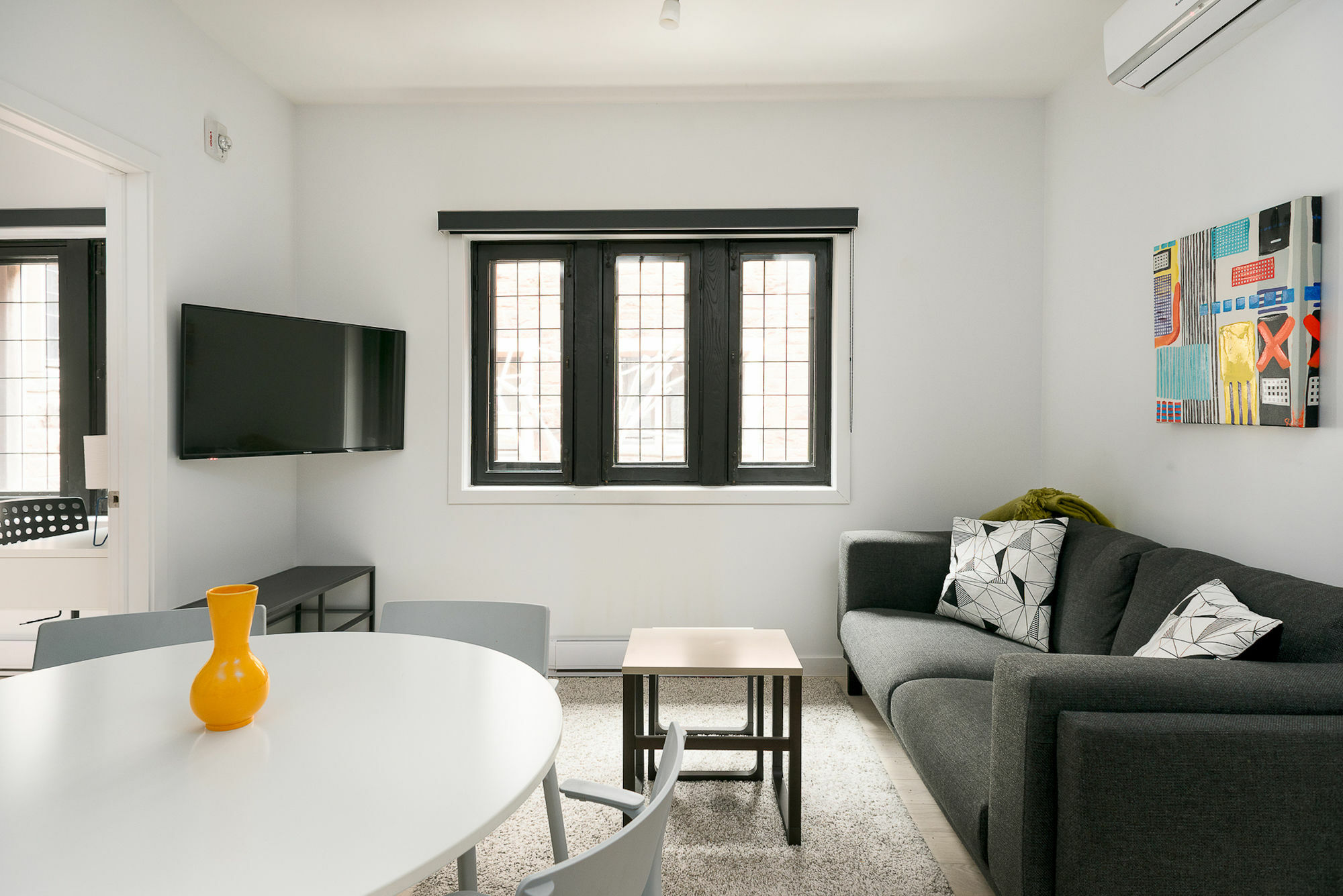 Colorful 2br In Downtown Mtl By Sonder