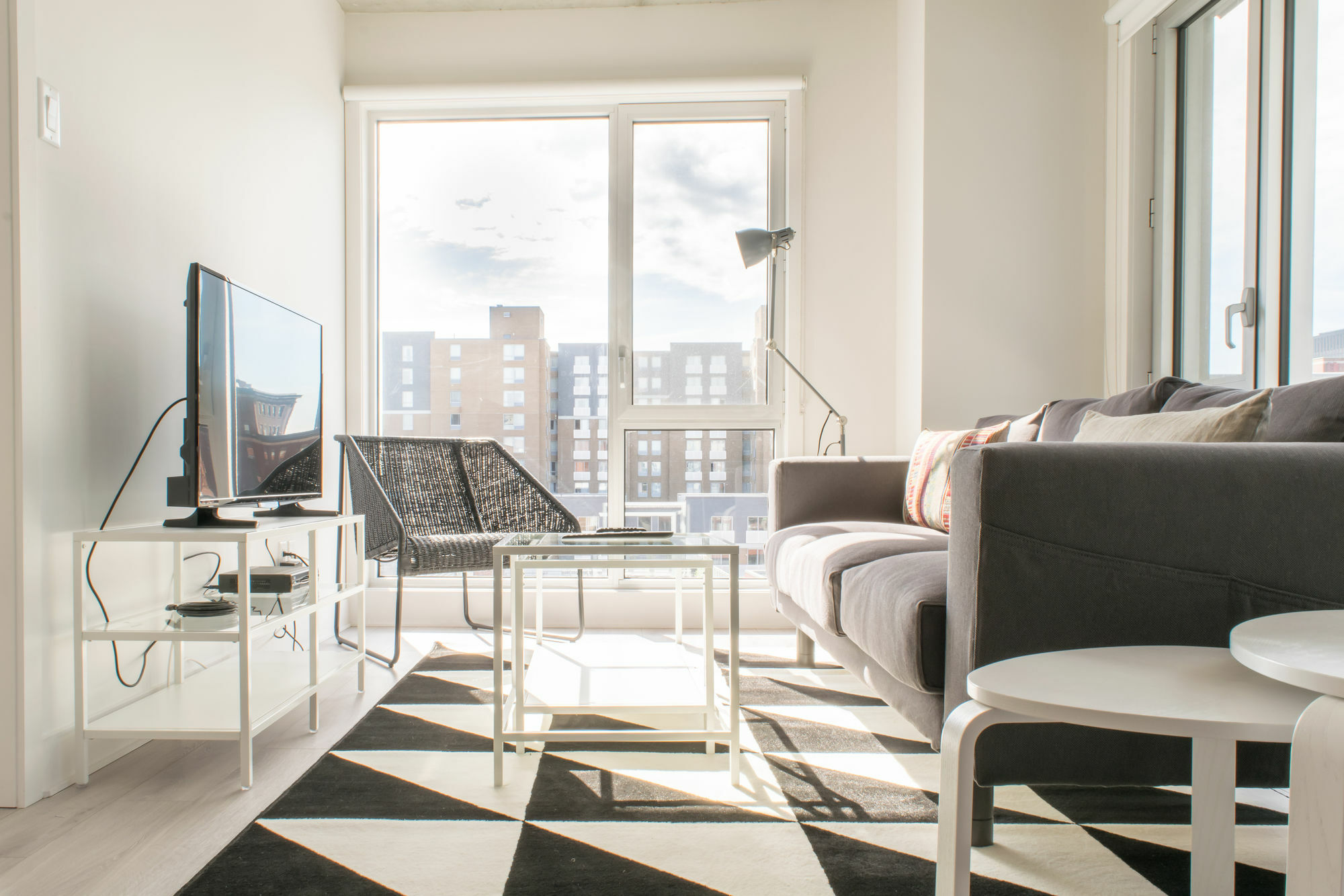 Sunny 2br In Festival Quarter By Sonder Montreal