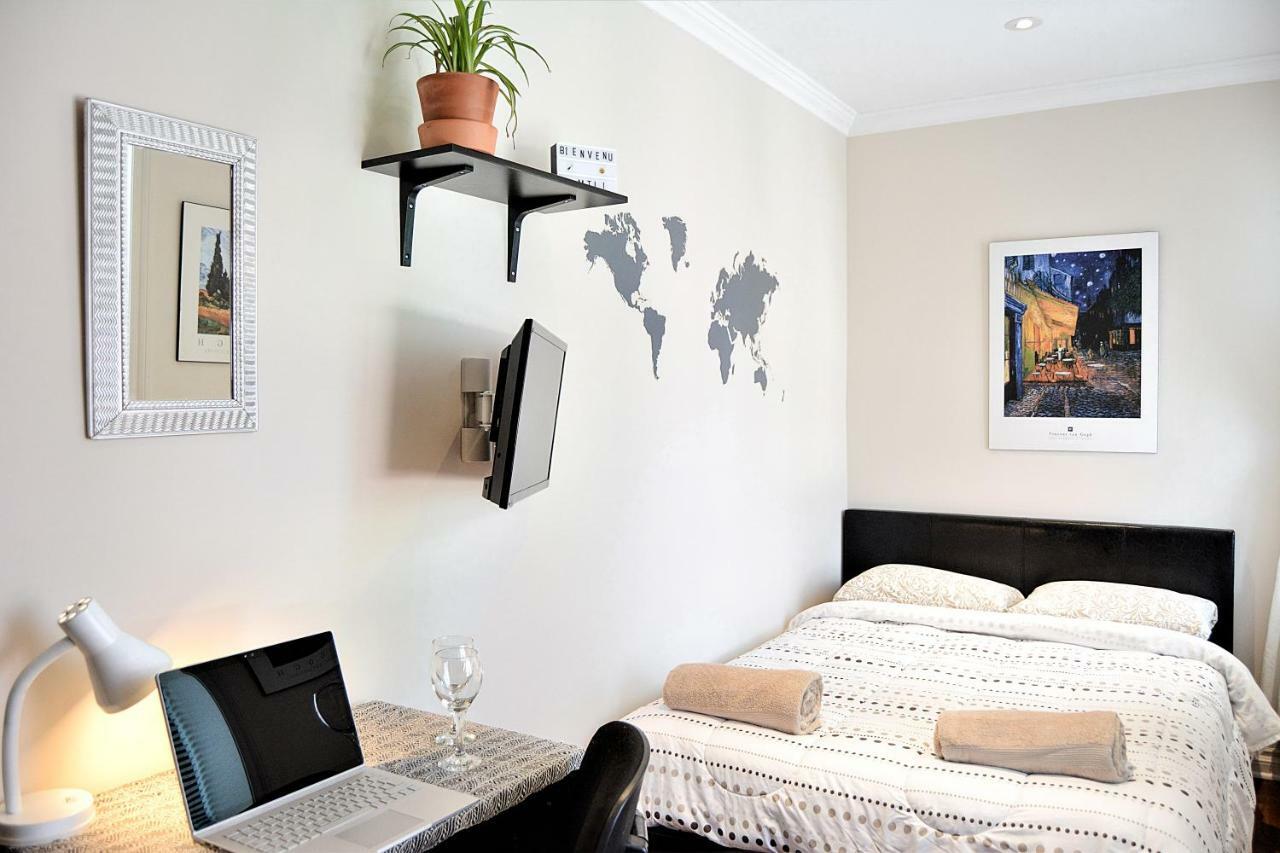 Homestay Privee Au Village Montreal