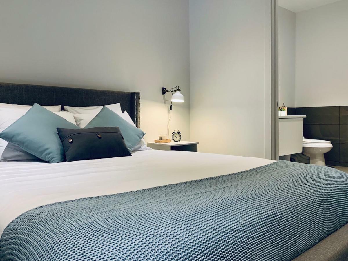 Apartment Sunny Fully Renovated In Saint Denis St Montreal